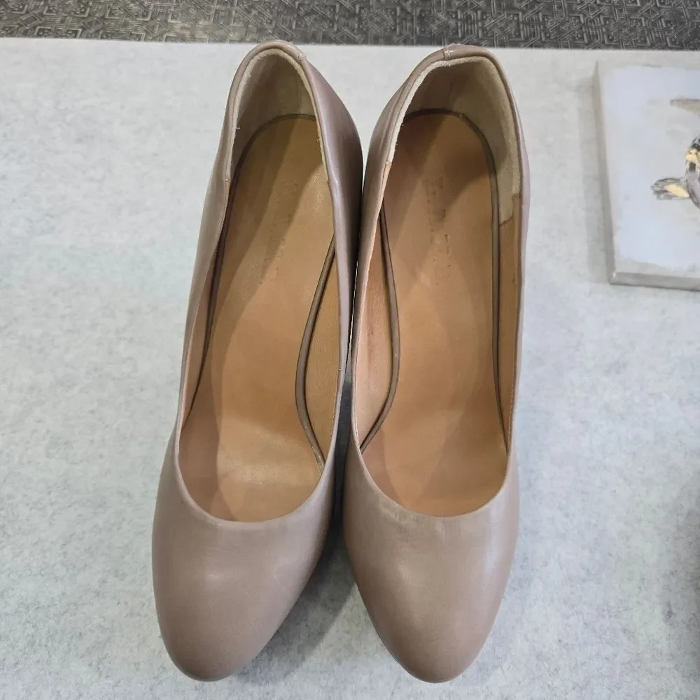 🐢 L.A.M.B. Women Novice Taupe High Wedge Slip On Size 9.5 Pumps